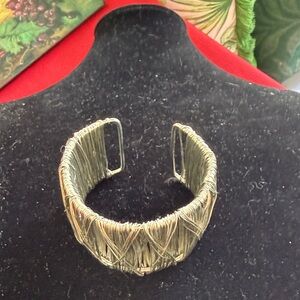 Elegant Silver Wire Bracelet